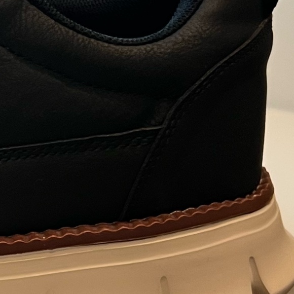 Super, Light Weight, Men's Black Dress Sneaker. - Picture 3 of 9